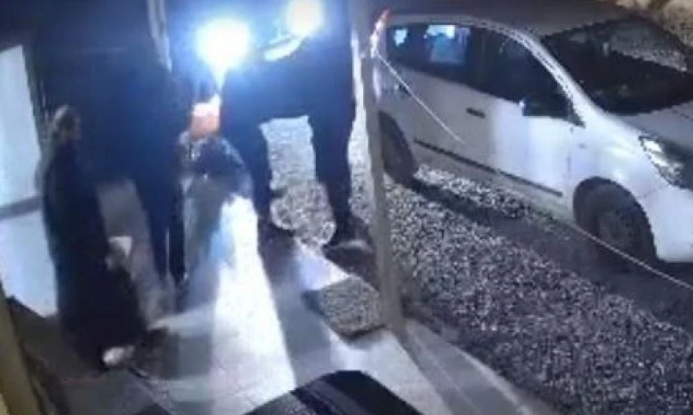 Έτσι άρπαξαν οι κουκουλοφόροι το χρηματοκιβώτιο από τη Μονή Αββακούμ στην Κύπρο - Καρέ καρέ η επιχείρηση